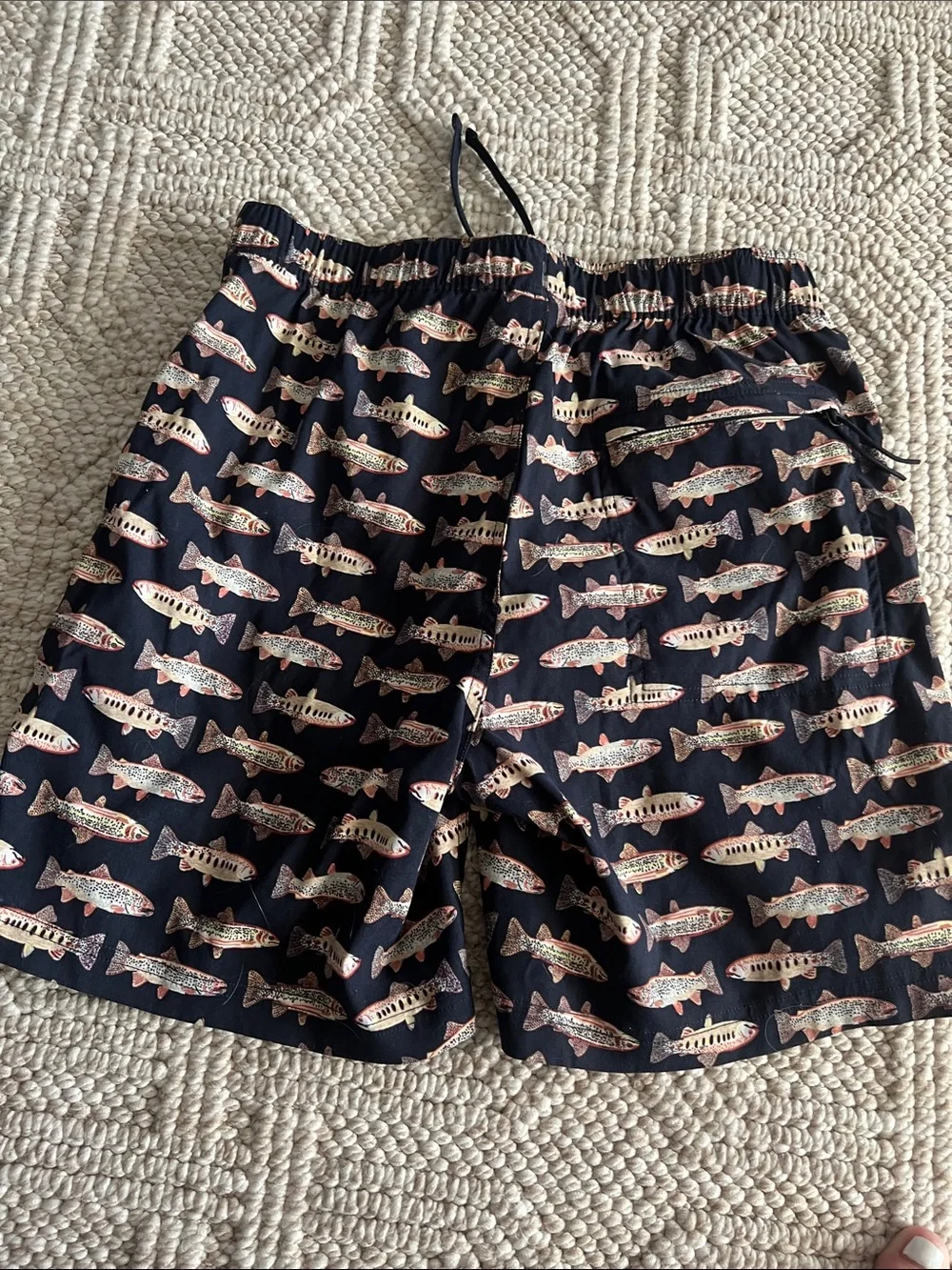 The North Face men’s navy Fish-Print Drawstring Shorts size small